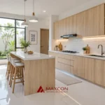 Dapur minimalis dengan warna keramik dapur putih agar ruang terasa luas
