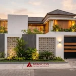 Variasi pagar tembok rumah modern minimalis dengan kombinasi roster dan panel kayu
